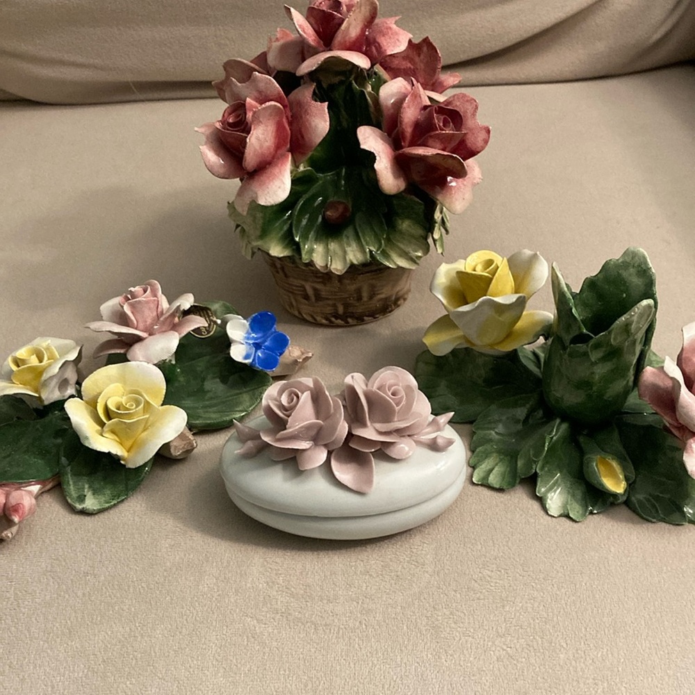 Nuova Capodimonte Fine Porcelain Set of 4 Figurines